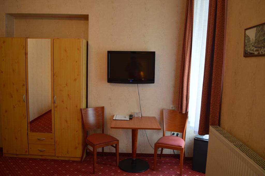 ウィーン ペンション ワルツァーシュタドゥット Bed & Breakfast エクステリア 写真