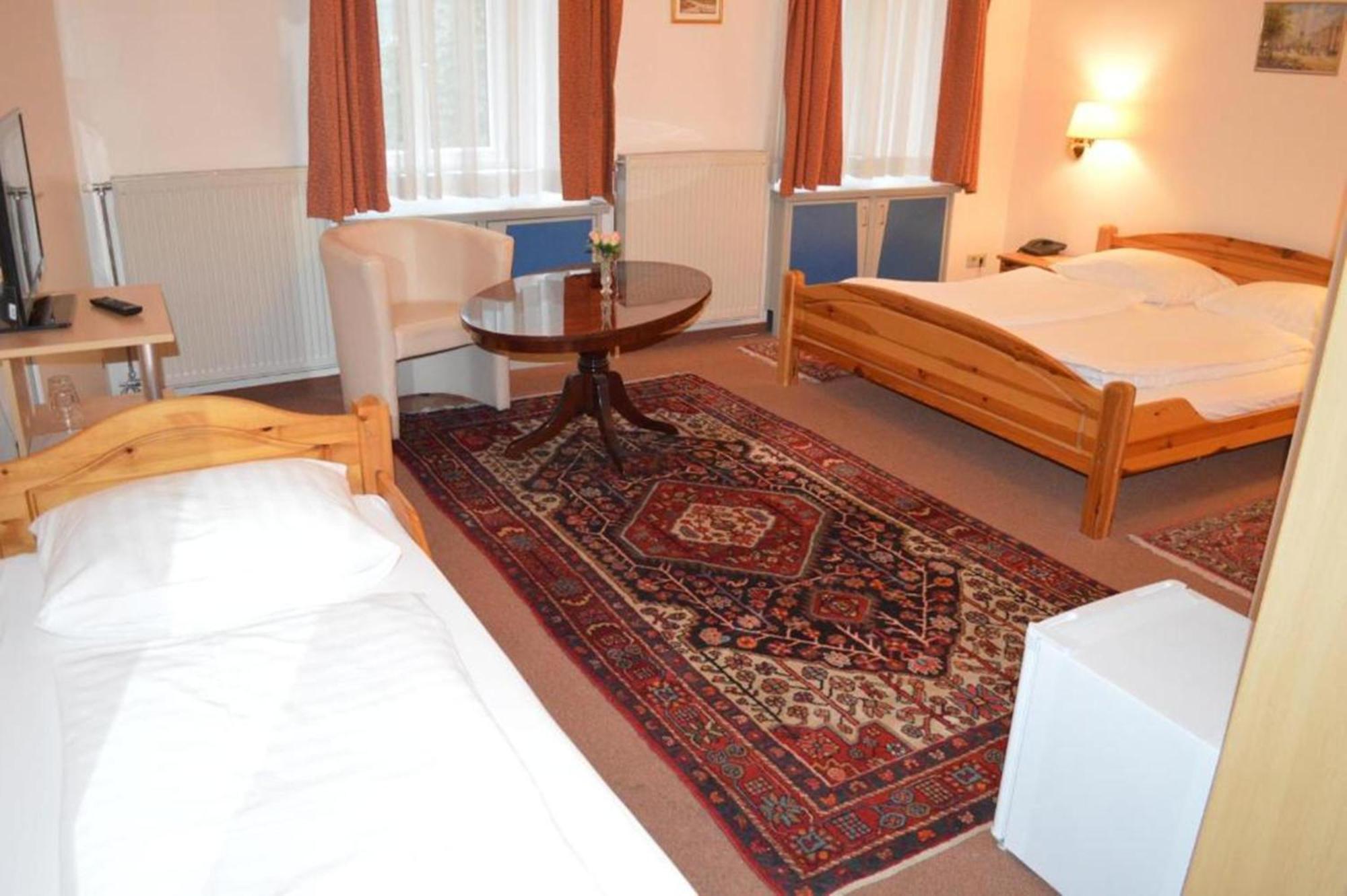 ウィーン ペンション ワルツァーシュタドゥット Bed & Breakfast エクステリア 写真